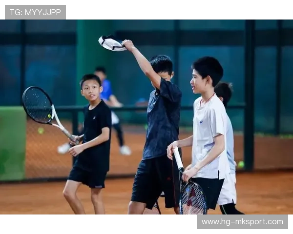 青少年体育营开营：提高运动兴趣与技能，青少年体能训练营